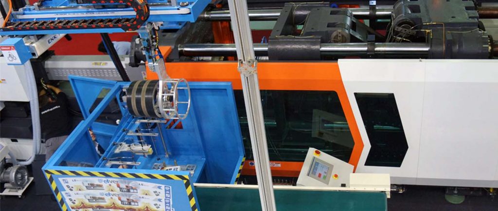 iml-Robot-In-Mould-Labelling-kalip-ici-etiketleme-01 iml-Robot-In-Mould-Labelling-kalip-ici-etiketleme